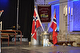 Fanen er rammet inn i flagg